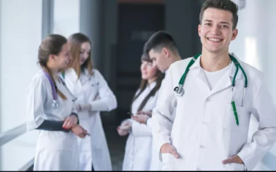 ¡La Universidad del Quindío abrió convocatoria para sus especialidades médicas en Medicina Interna y Pediatría! Conoce los detalles de este proceso de admisión