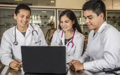 La Universidad Simón Bolívar abrió inscripciones para especialidades médicas, ¡lee nuestro artículo y conoce los detalles!
